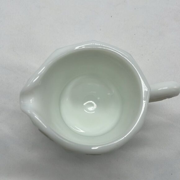 Westmoreland 1940's Milk Glass  Creamer and Sugar Set - Picture 4 of 9